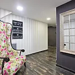 מלון - Gym, Pool &