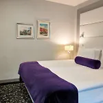 מלון - Gym, Pool &