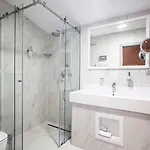 - Gym, Pool & מלון 4*