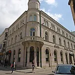 - Gym, Pool & Hotell Sarajevo