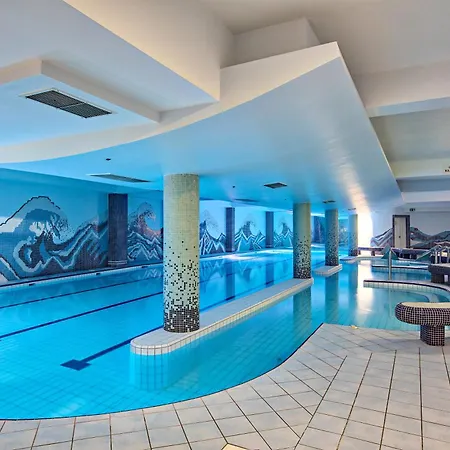 - Gym, Pool & מלון סראייבו