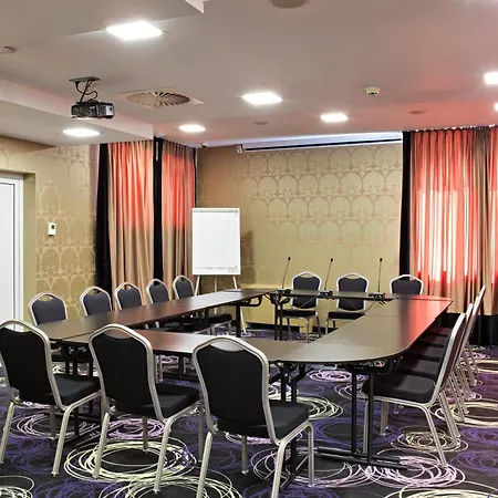 - Gym, Pool & 4* 塞拉耶佛