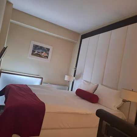 - Gym, Pool & 塞拉耶佛