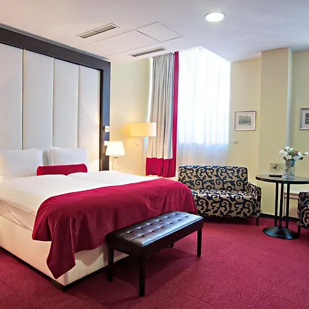 - Gym, Pool & Hotel Saraievo