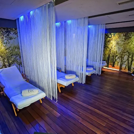 - Gym, Pool & 酒店 4*