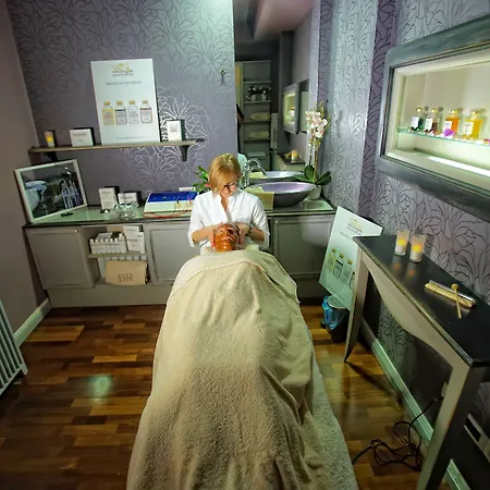 - Gym, Pool & 塞拉耶佛