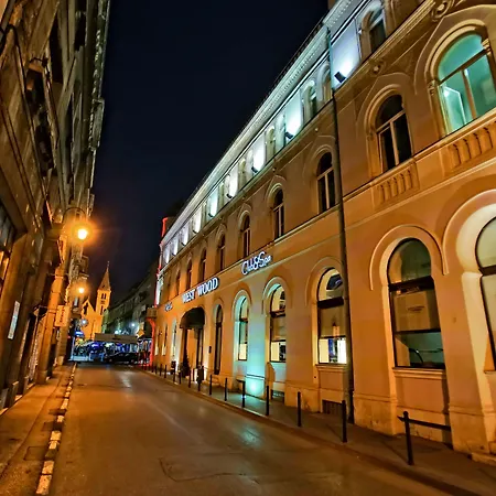 - Gym, Pool & 酒店 4*