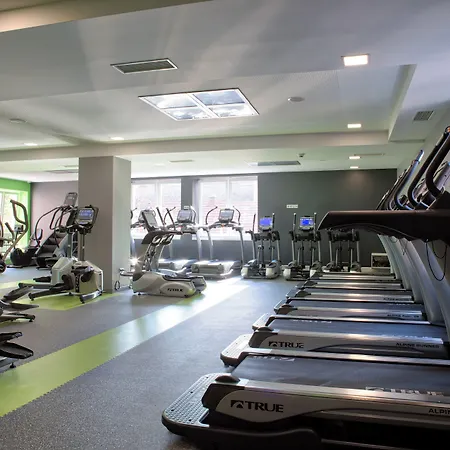 - Gym, Pool & 4*