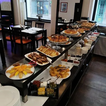 - Gym, Pool & 酒店 4*