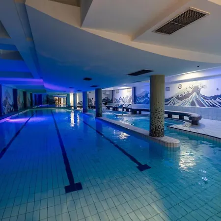 - Gym, Pool & Hotel 4*
