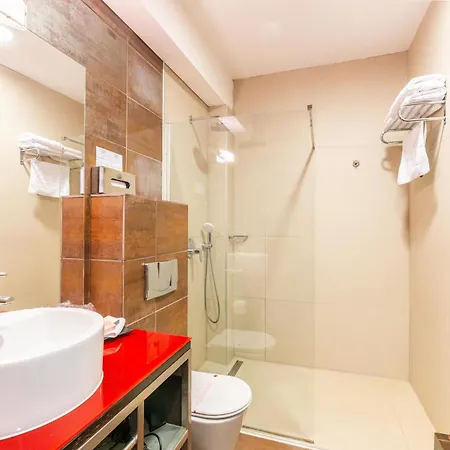 酒店 - Gym, Pool &
