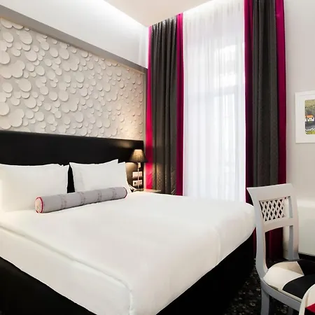 Hotell - Gym, Pool & 4*