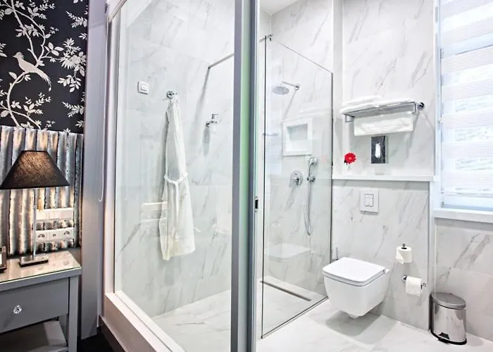 - Gym, Pool & 酒店 4*