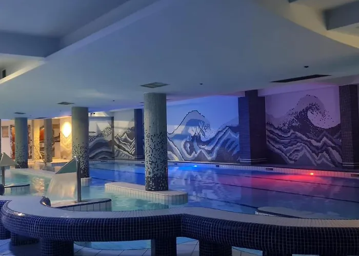 - Gym, Pool & 4* 塞拉耶佛