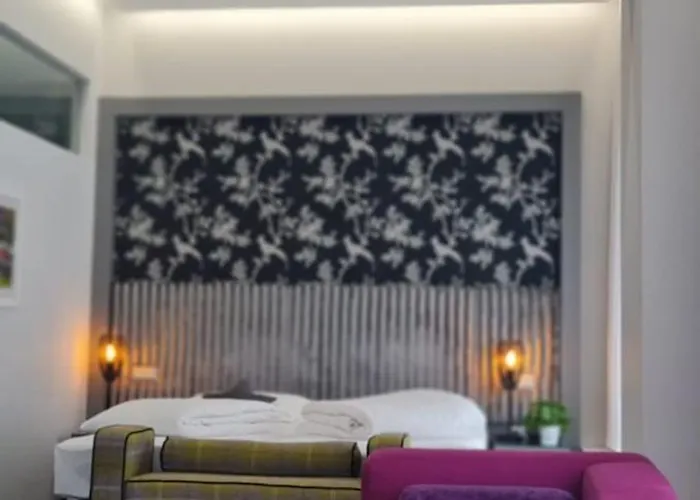 - Gym, Pool & 酒店