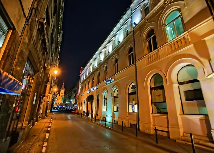 - Gym, Pool & 酒店 4*