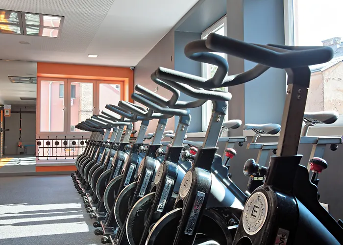 - Gym, Pool & 塞拉耶佛