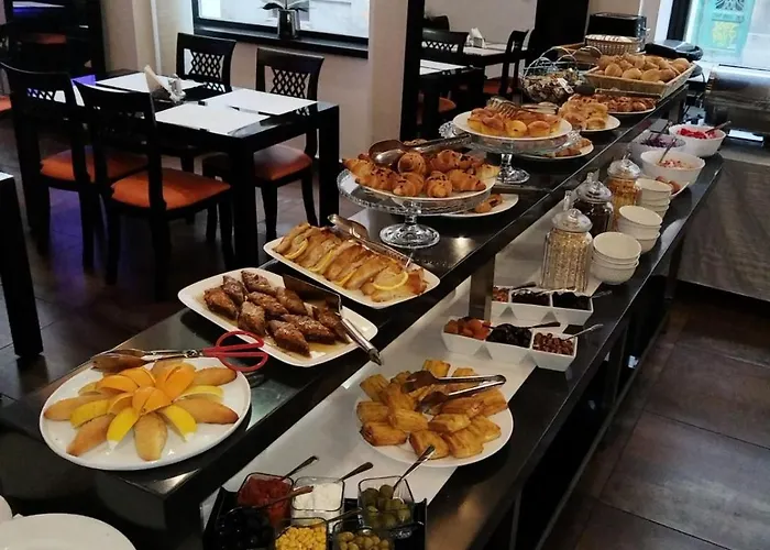 - Gym, Pool & 酒店 4*