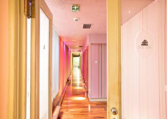 - Gym, Pool & 4* 塞拉耶佛